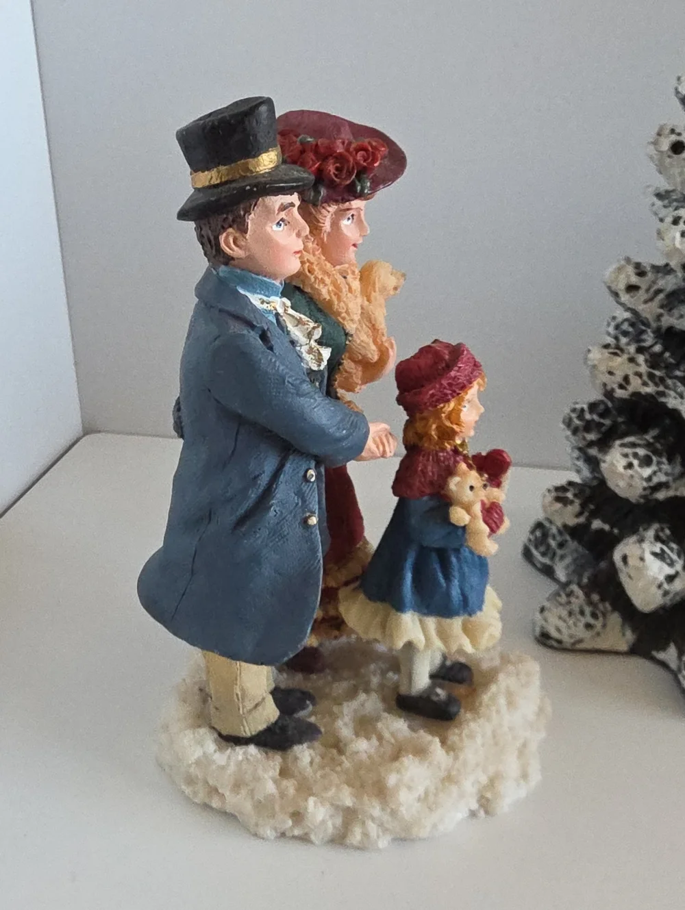 Vintage 1998 Mervyn's Village Square  Resin Victorian Family & Tree Figurine